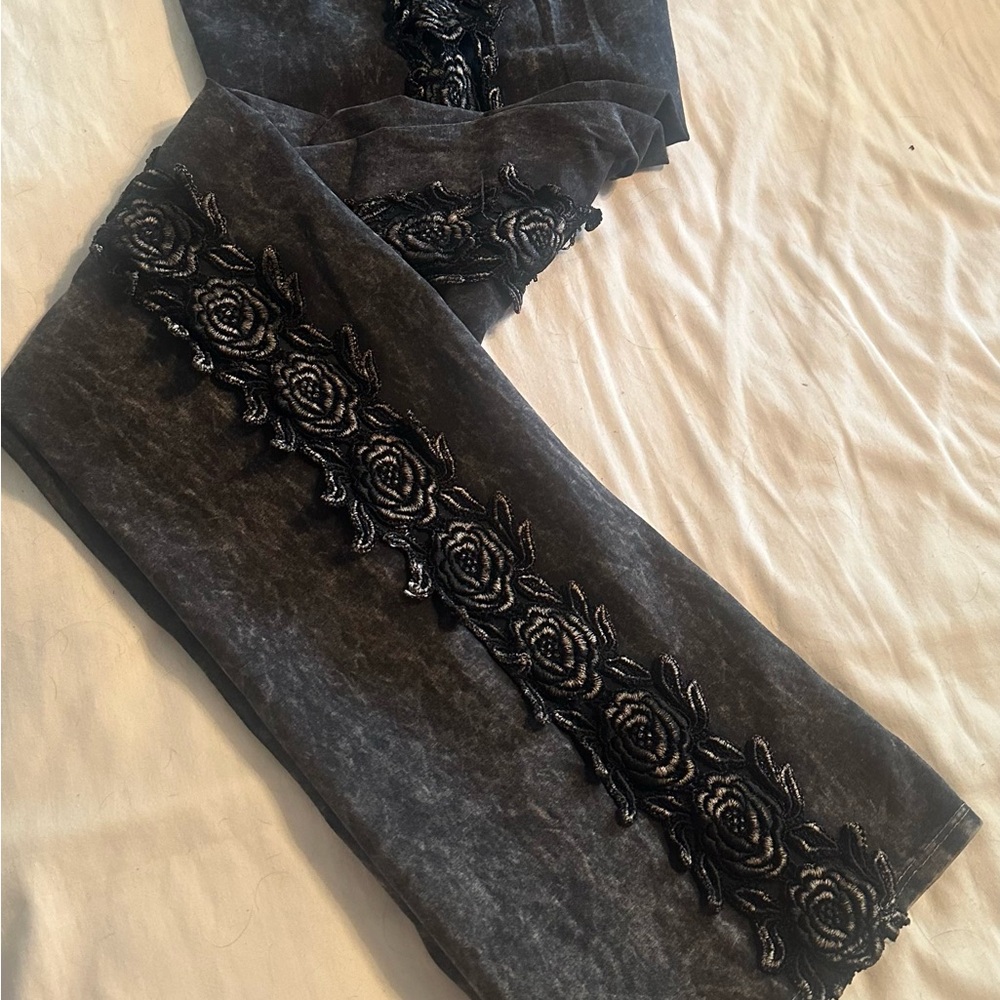 Chic Black Stretchy Pants with Floral Detail Embroidery